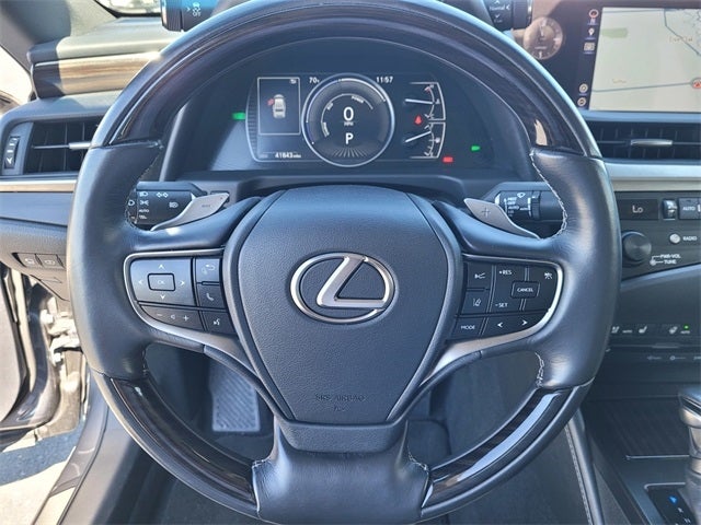 2019 Lexus ES 300h W/ Navigation and Luxury Pkg.